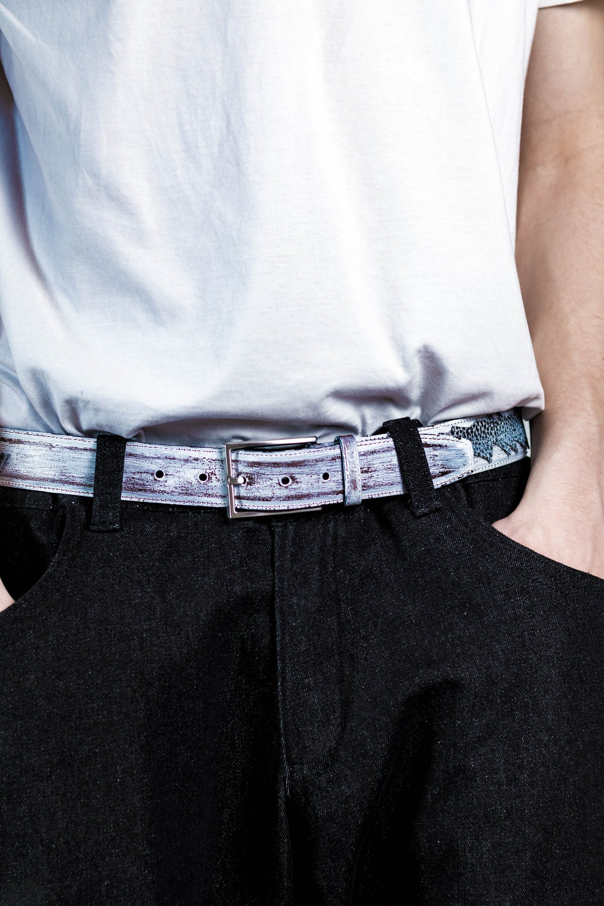 DISTRESSED SPINE BELT WHITE