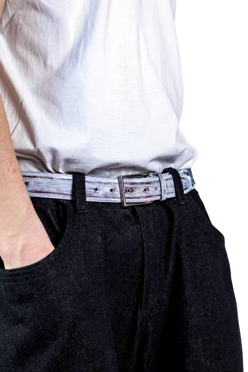 DISTRESSED SPINE BELT WHITE
